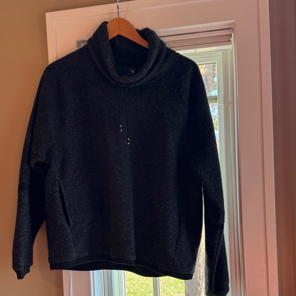 Women's Black Fleece with side pockets